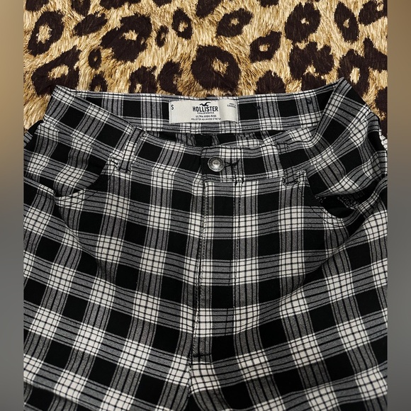 Hollister Ultra high rise mom pants in black and white plaid. size S - Picture 2 of 2